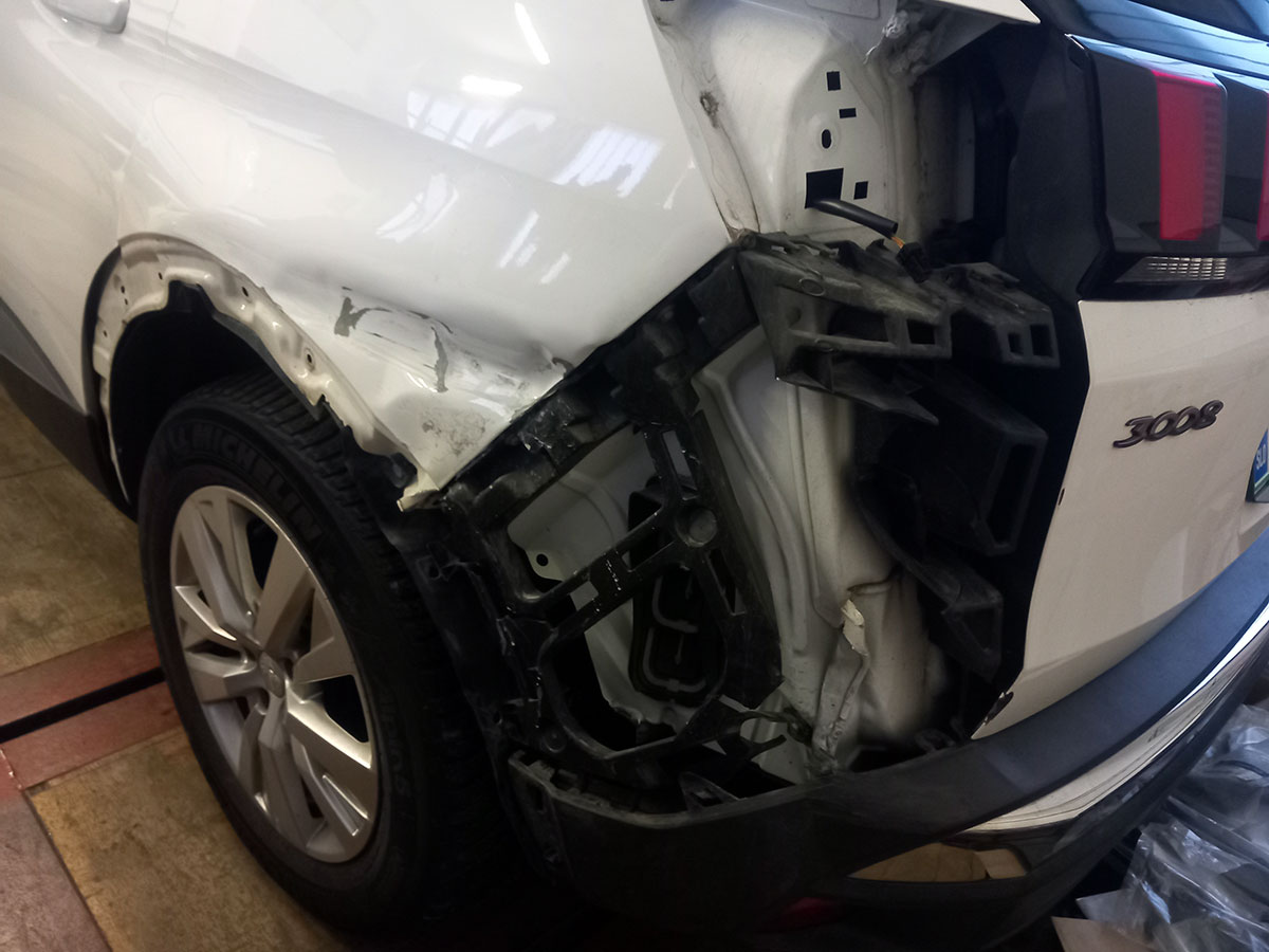 popravilo poškodbe karoserije v avtokleparski delavnici Kranj