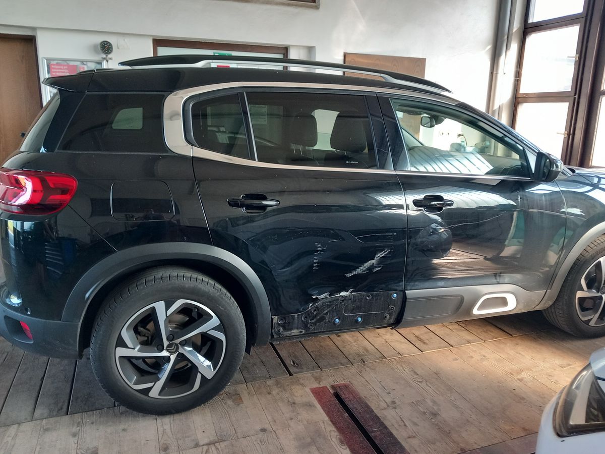 popravilo poškodbe karoserije v avtokleparski delavnici Kranj